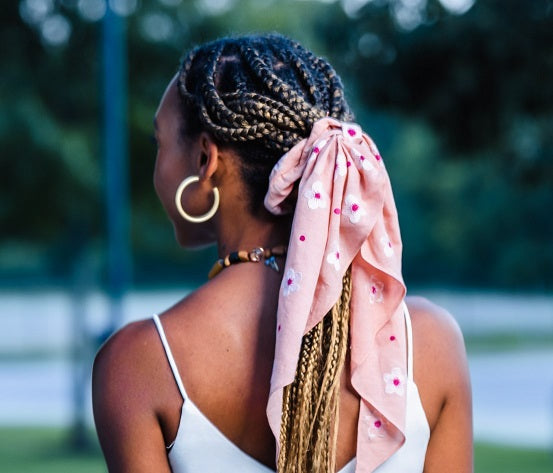 Cream embroidered floral hair accessory